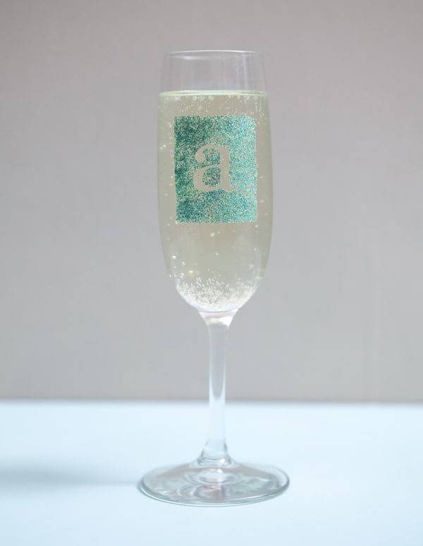 9-Glitzy-Personalized-Wine-Glasses