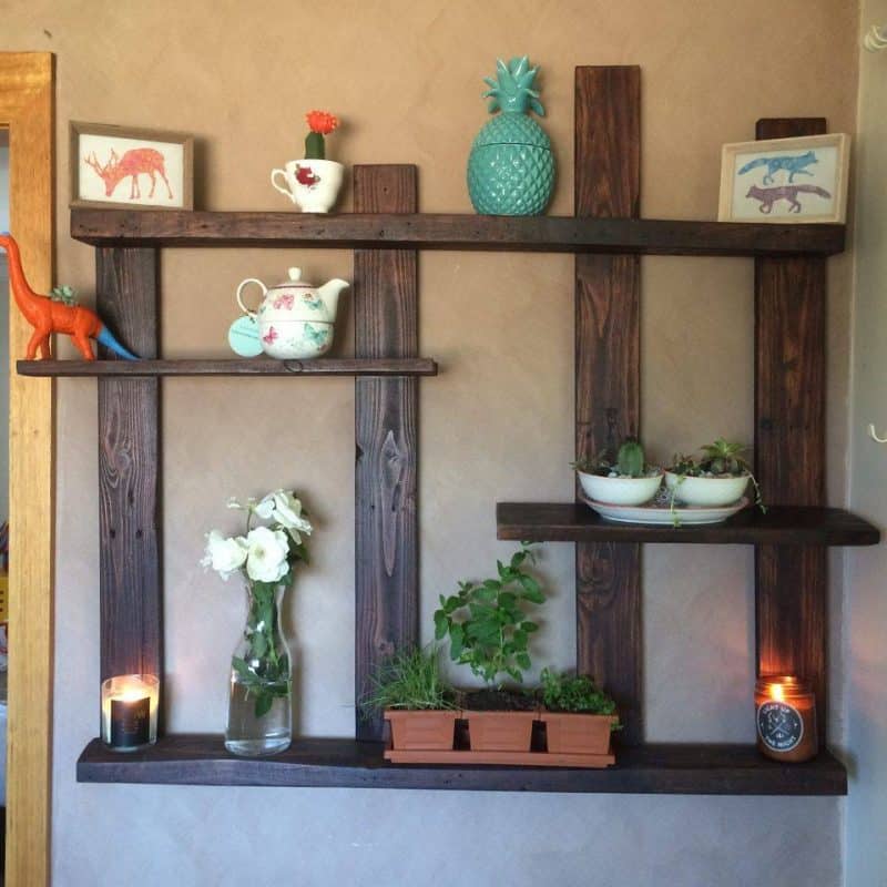 30 Easy & Budget-Friendly DIY Pallet Shelves